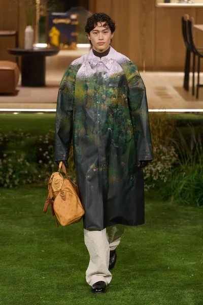 Look 24